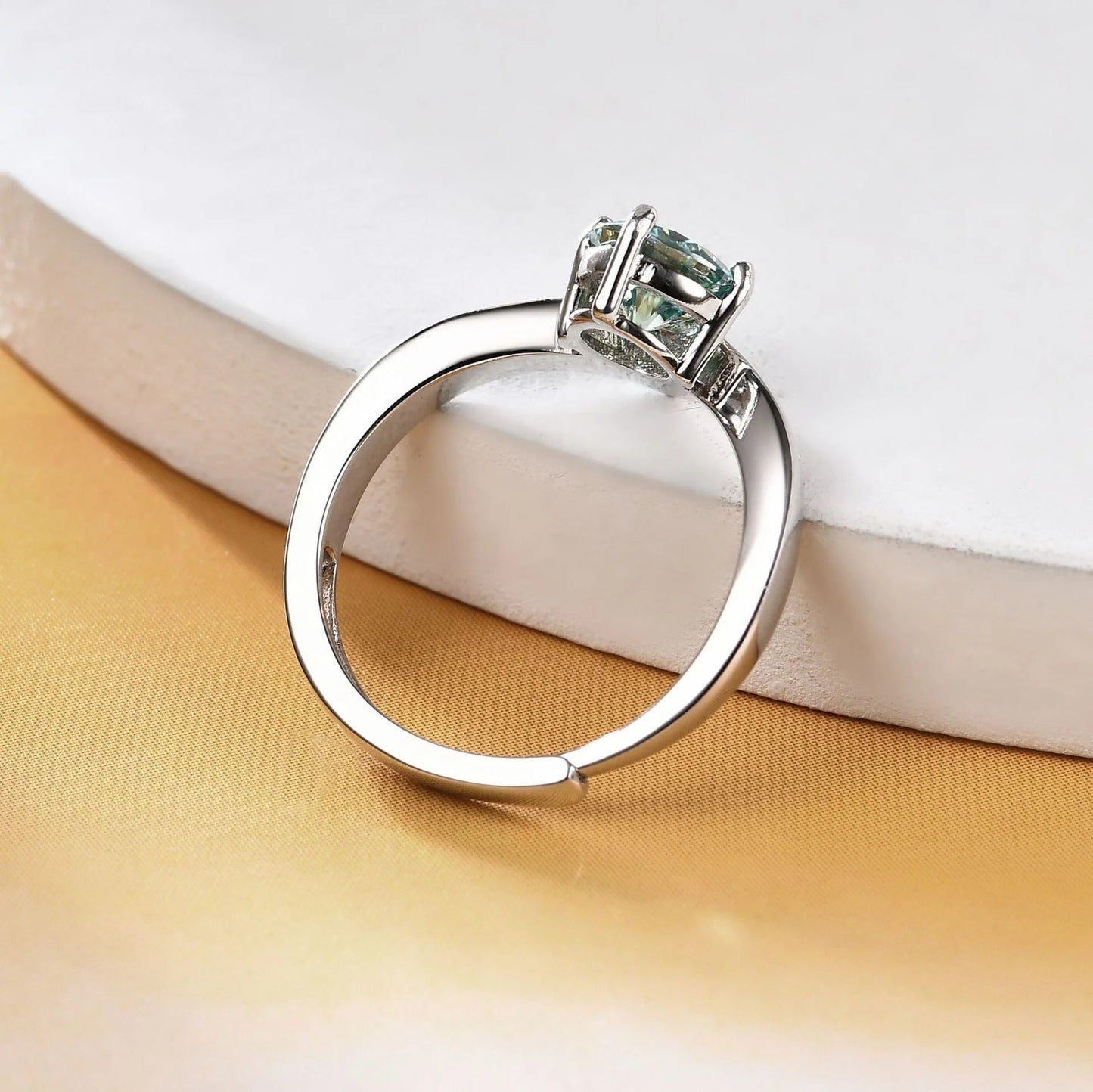 Gema | Bague couronne en Moissanite verte