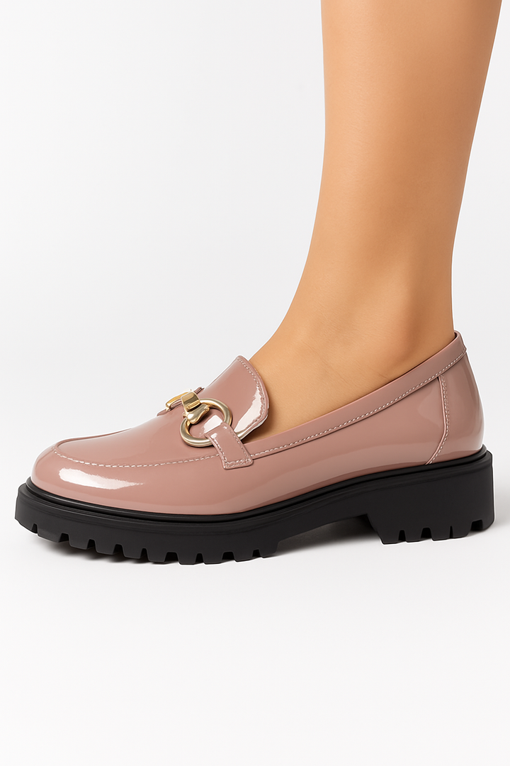 Mocassins vernis plateforme femme avec chaîne dorée